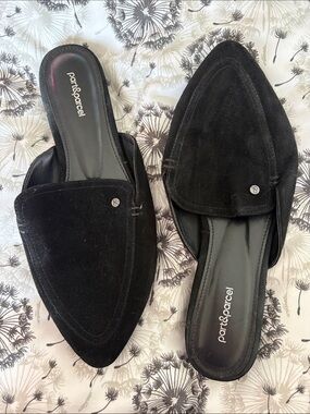 Black Pointed-Toe Suede-Look Mule